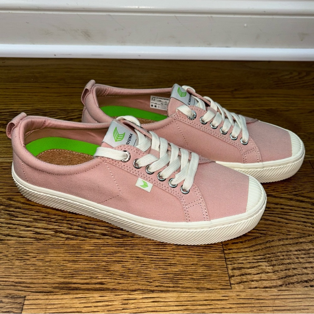SOLD Cariuma OCA Low Sneaker Rose Canvas Womens 10 Mens 8.5
